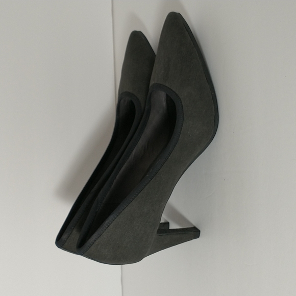 Lori Goldstein Dark Gray closed toe pump, sz 9M - Picture 1 of 11